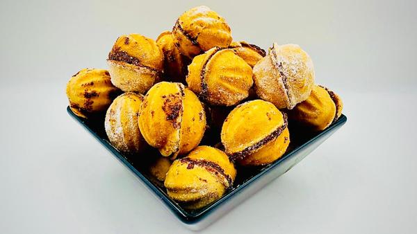 Nuci Umplute cu Crema de Ciocolata